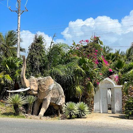Tembo Village Watamu Bagian luar foto